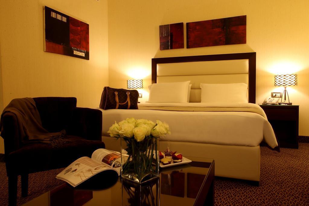 Lancaster Suites Raouche Bejrút Kültér fotó