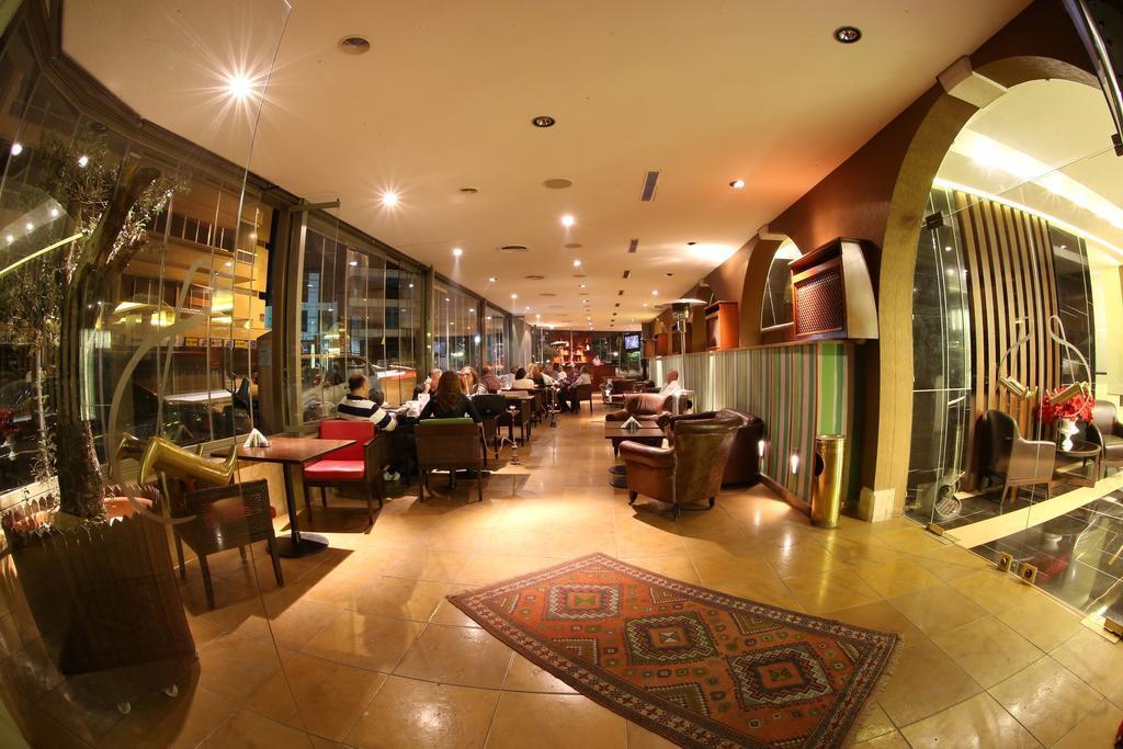 Lancaster Suites Raouche Bejrút Kültér fotó