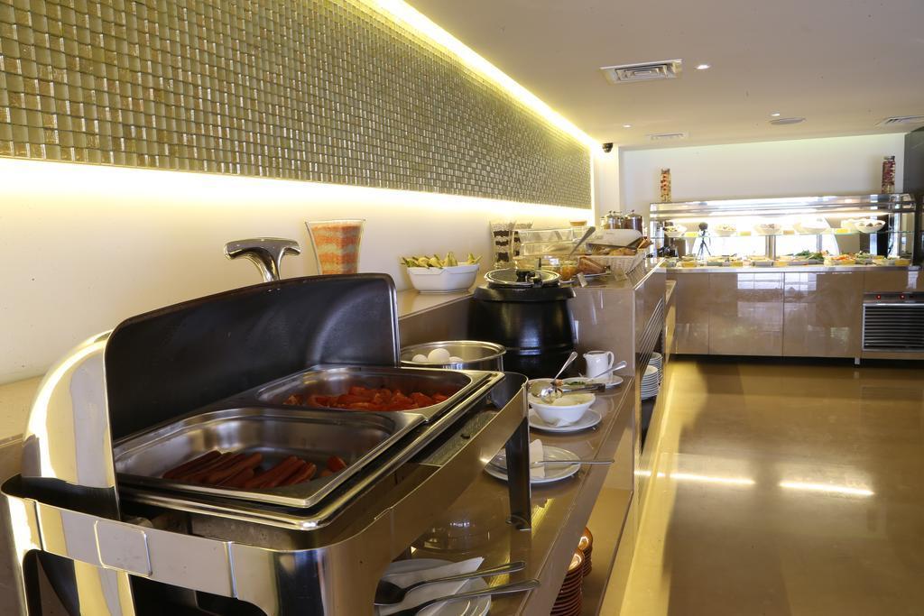 Lancaster Suites Raouche Bejrút Kültér fotó