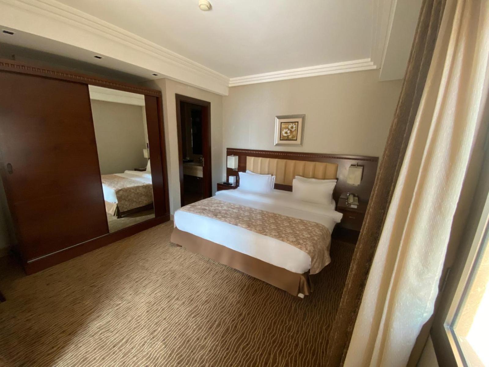 Lancaster Suites Raouche Bejrút Kültér fotó