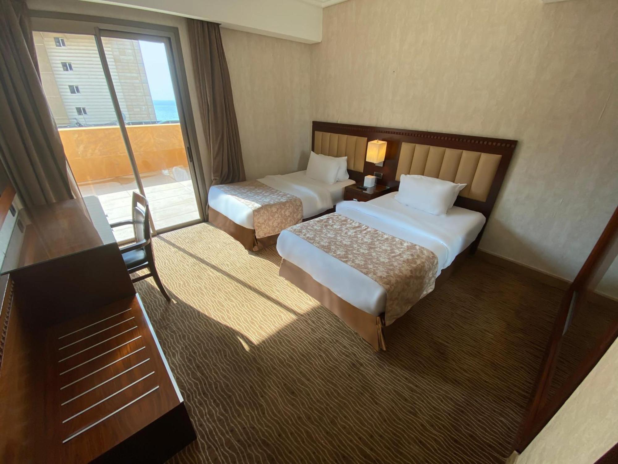 Lancaster Suites Raouche Bejrút Kültér fotó
