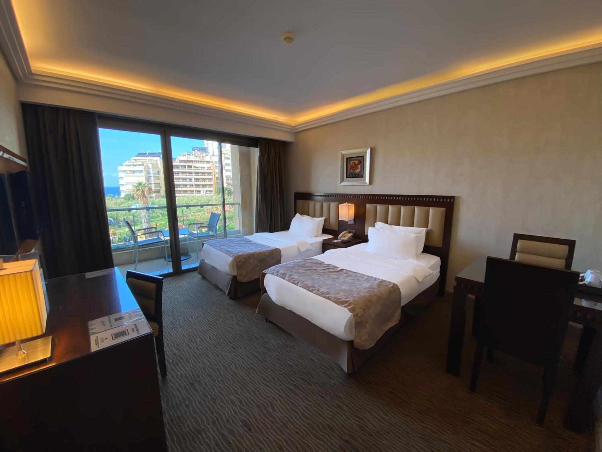Lancaster Suites Raouche Bejrút Kültér fotó