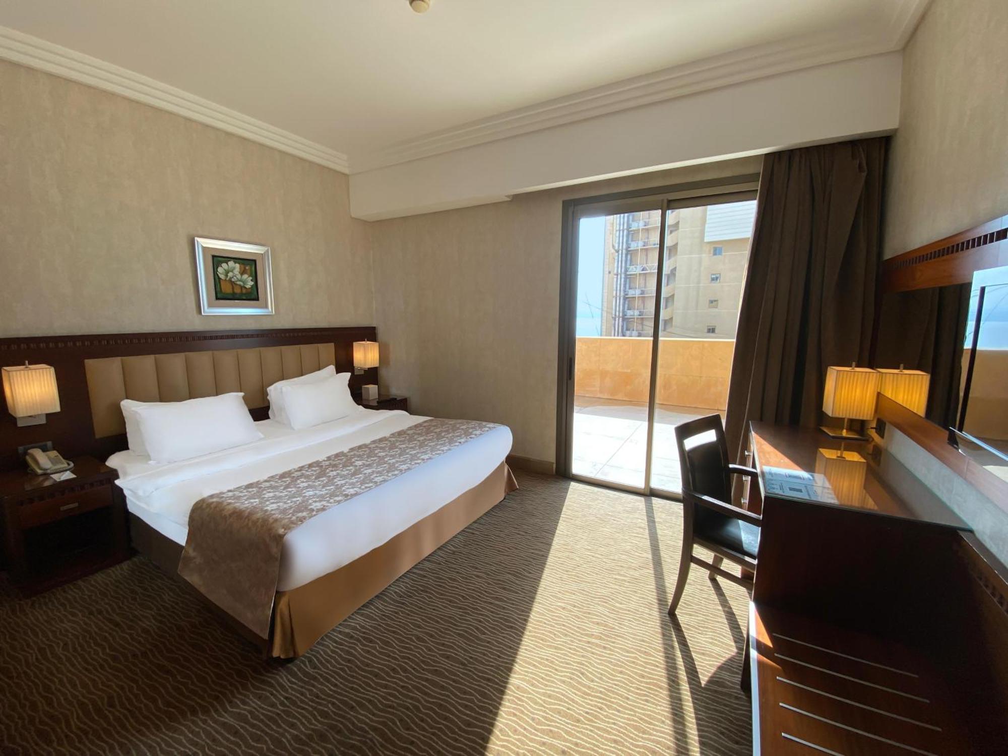 Lancaster Suites Raouche Bejrút Kültér fotó