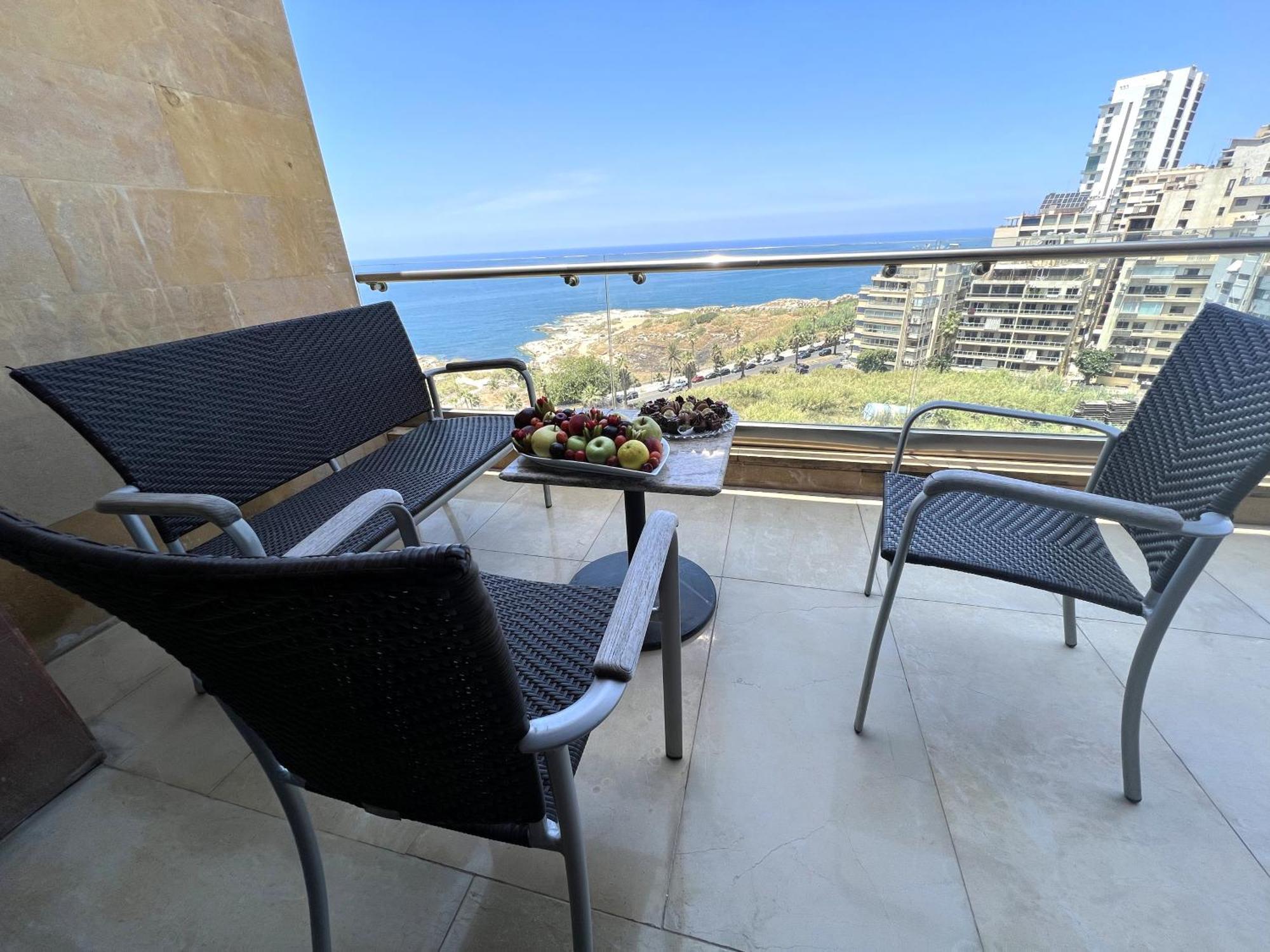 Lancaster Suites Raouche Bejrút Kültér fotó