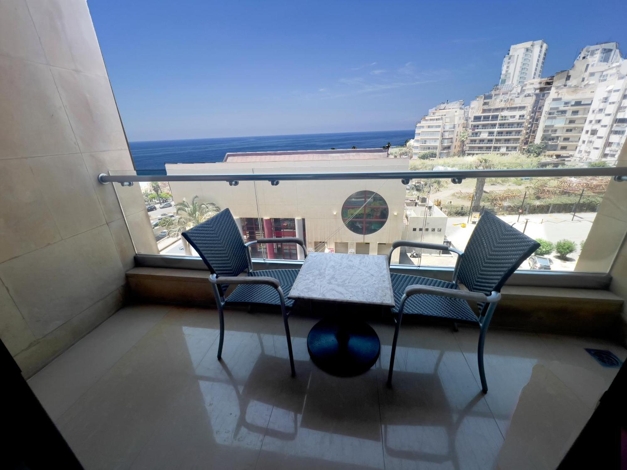Lancaster Suites Raouche Bejrút Kültér fotó