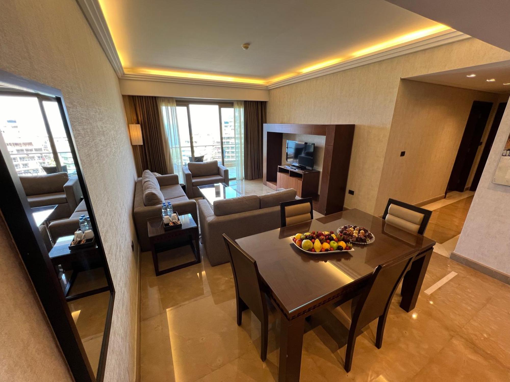 Lancaster Suites Raouche Bejrút Kültér fotó