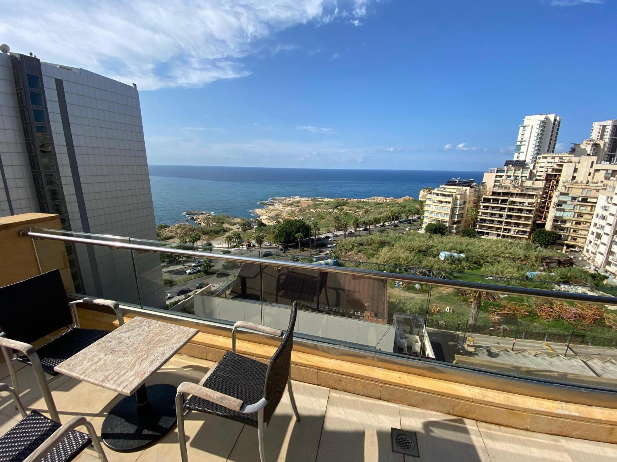 Lancaster Suites Raouche Bejrút Kültér fotó