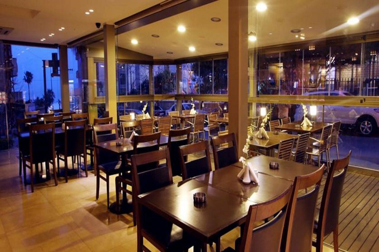 Lancaster Suites Raouche Bejrút Kültér fotó
