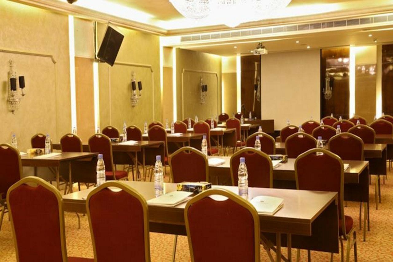 Lancaster Suites Raouche Bejrút Kültér fotó