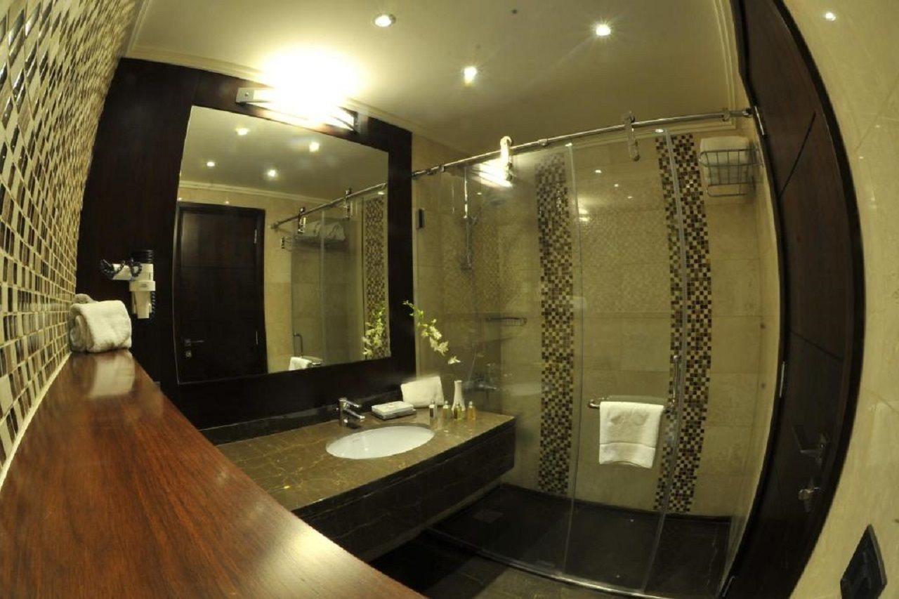 Lancaster Suites Raouche Bejrút Kültér fotó